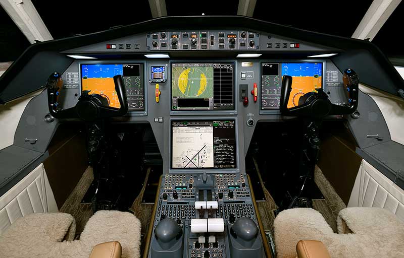 Dassault Falcon 2000LX model image /hal/userfiles/images/model-slides/95-1.jpg