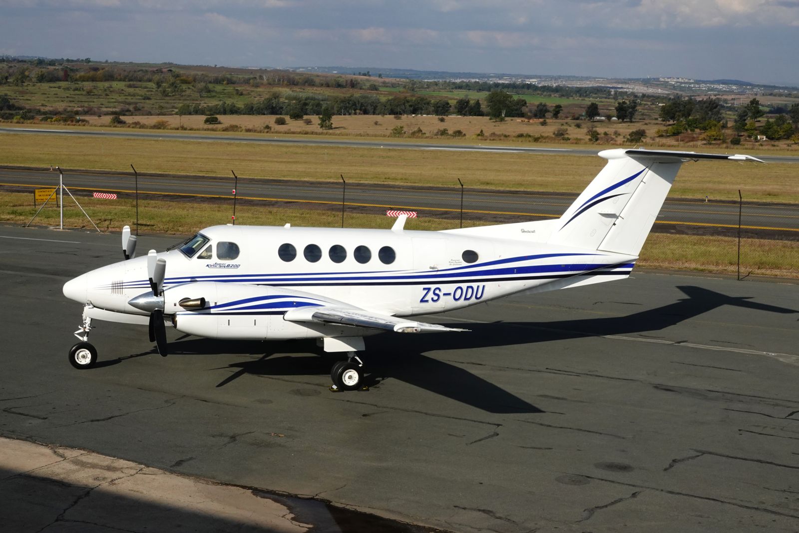 Beech King Air B200 gallery image /userfiles/files/bb1476%20exterior%20lh%20side%20above.jpg