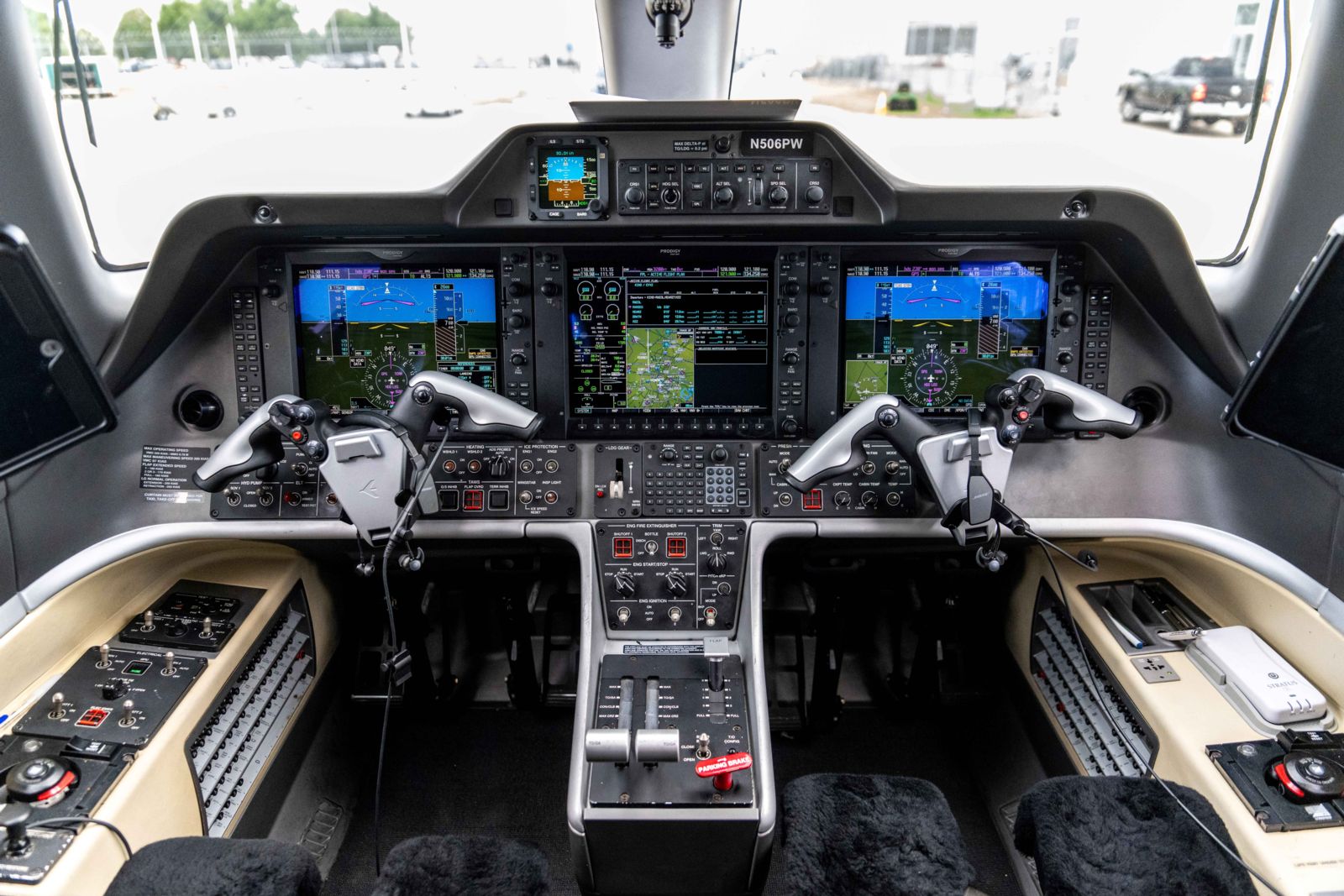 Embraer Phenom 300-300E  S/N 50500031 for sale | gallery image: /userfiles/files/dsc_6692.jpg