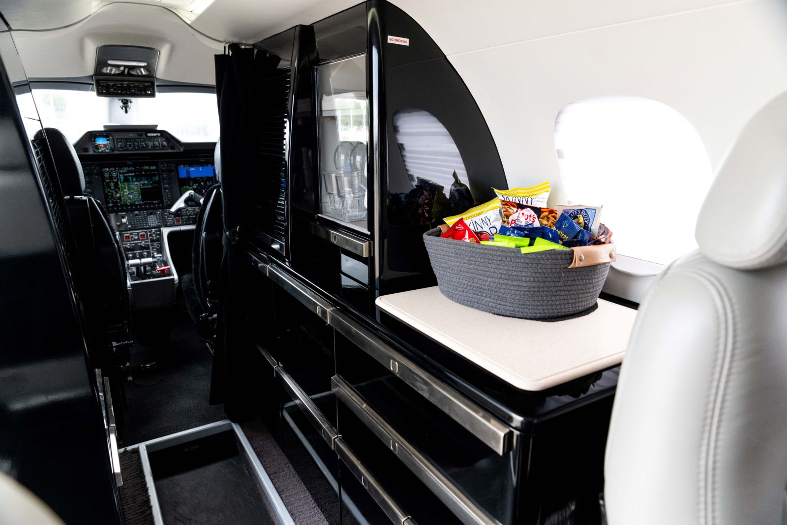 Embraer Phenom 300-300E  S/N 50500031 for sale | gallery image: /userfiles/files/dsc_6725.jpg