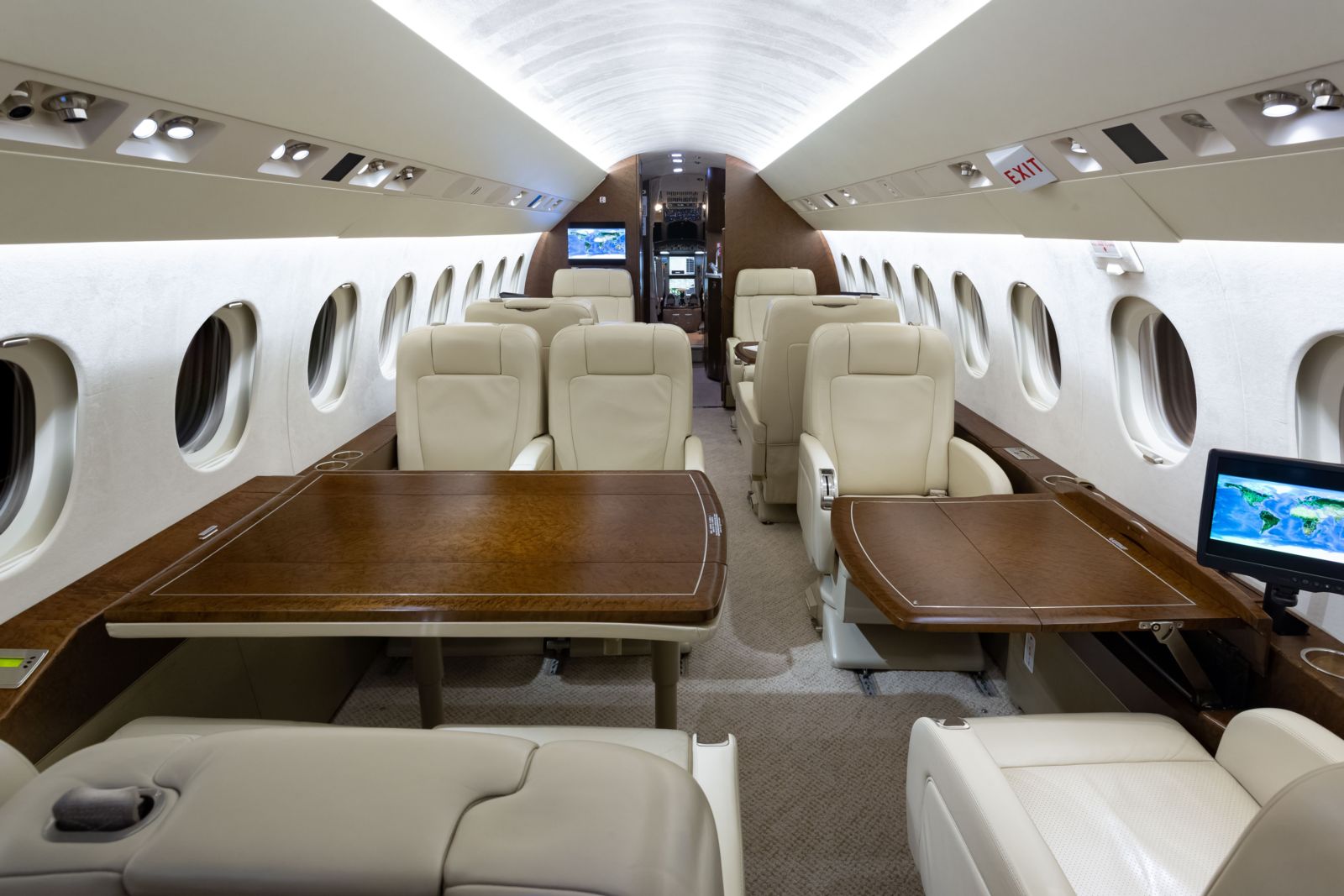 Dassault Falcon 2000LX gallery image /userfiles/files/specs/F2000LX/int%20face%20fwd.jpeg