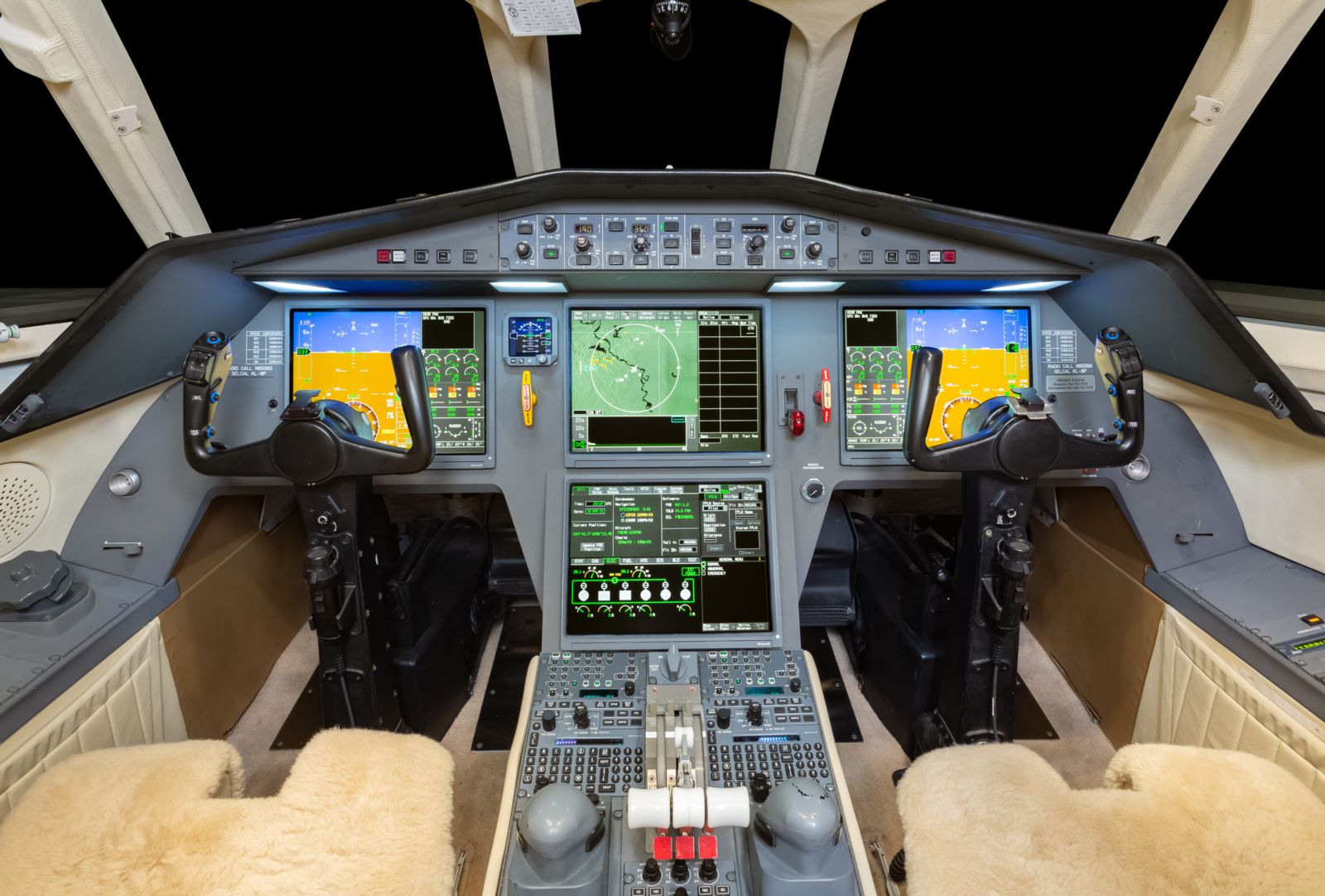 Dassault Falcon 900EX EASy gallery image /userfiles/images/F900EXy%20SN%20188/avionics.jpg