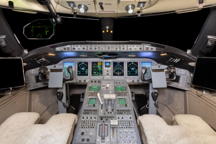 Bombardier Global Express XRS  S/N 9290 for sale | gallery image: /hal/userfiles/images/listing-images/46498/000021.png