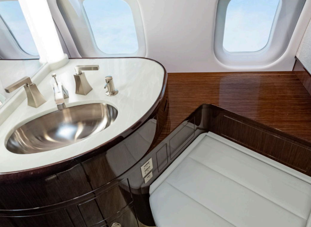 Bombardier Global 6000  S/N 9772 for sale | gallery image: /hal/userfiles/images/listing-images/47888/000038.png