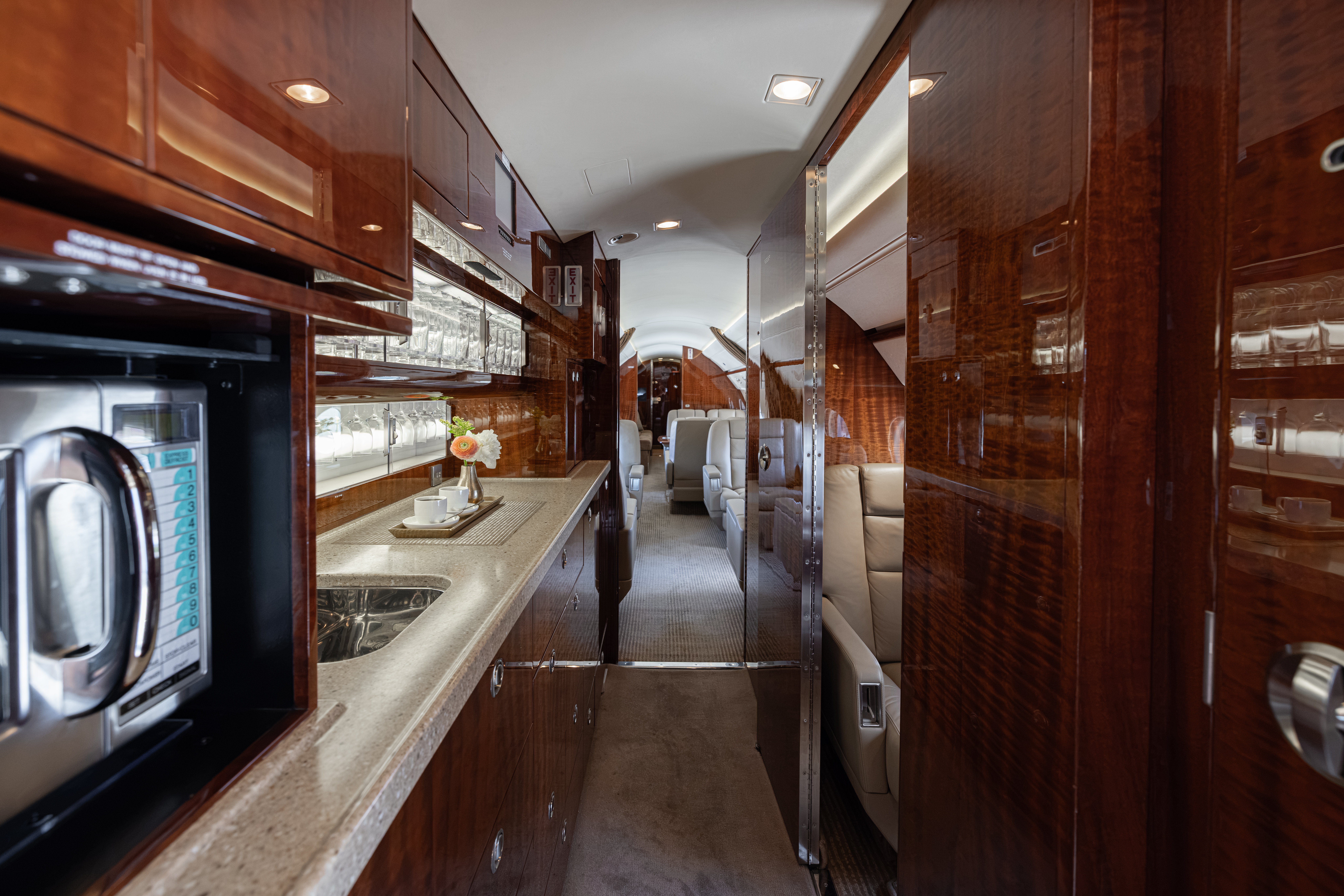 Gulfstream G550  S/N  for sale | gallery image: /hal/userfiles/images/listing-images/49211/N451GV-G550-4.jpg