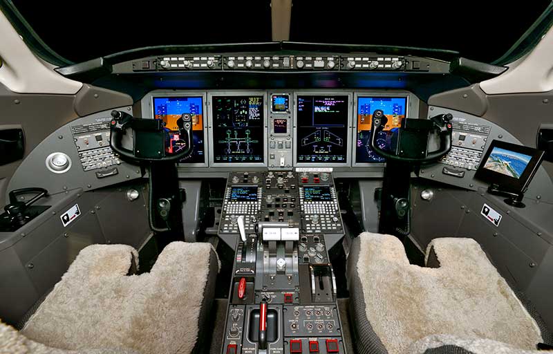 Bombardier CL 300 model image /hal/userfiles/images/model-slides/6-1.jpg