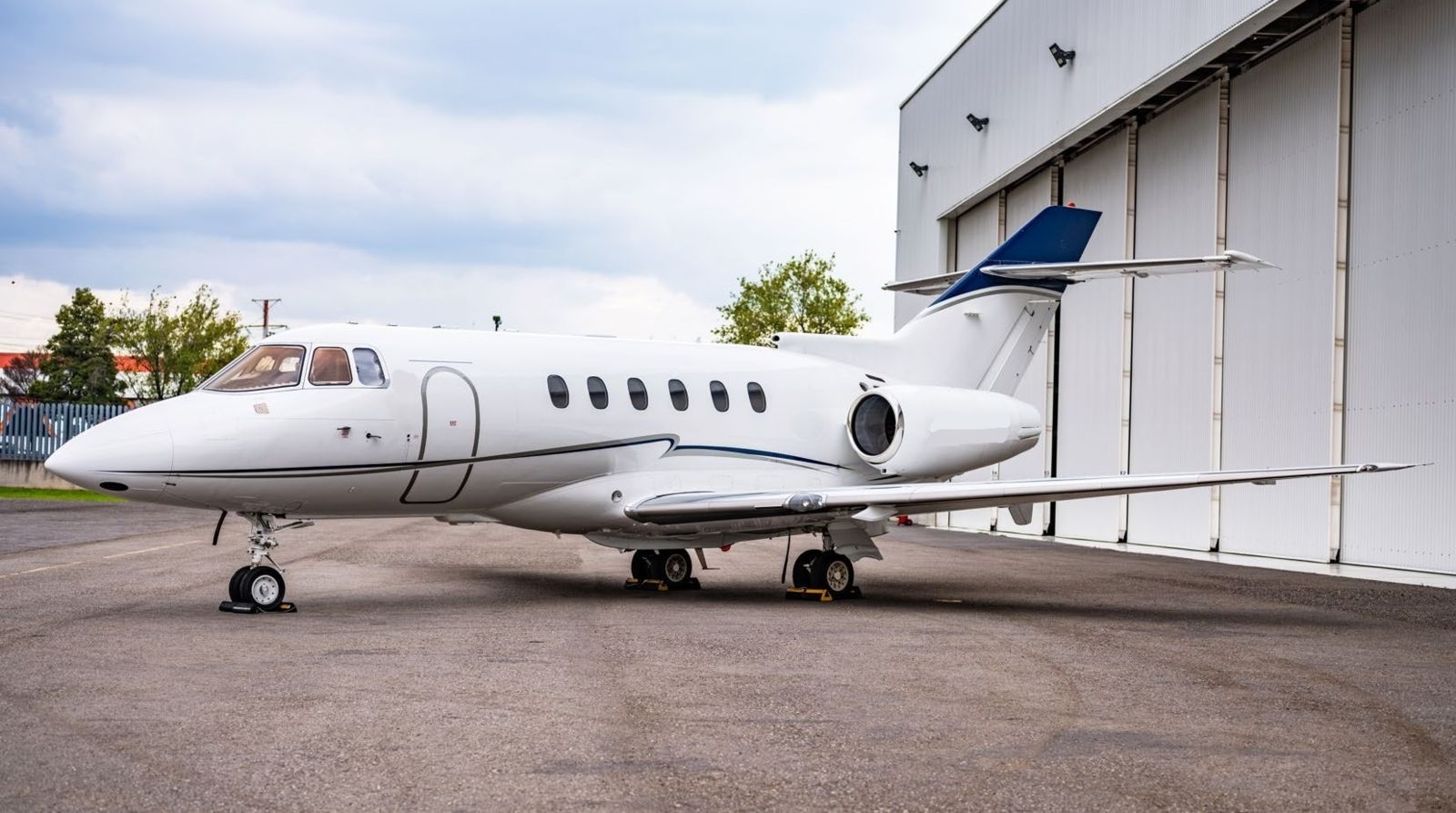 Hawker/Textron 800XP S/N 258626 for sale | feature image