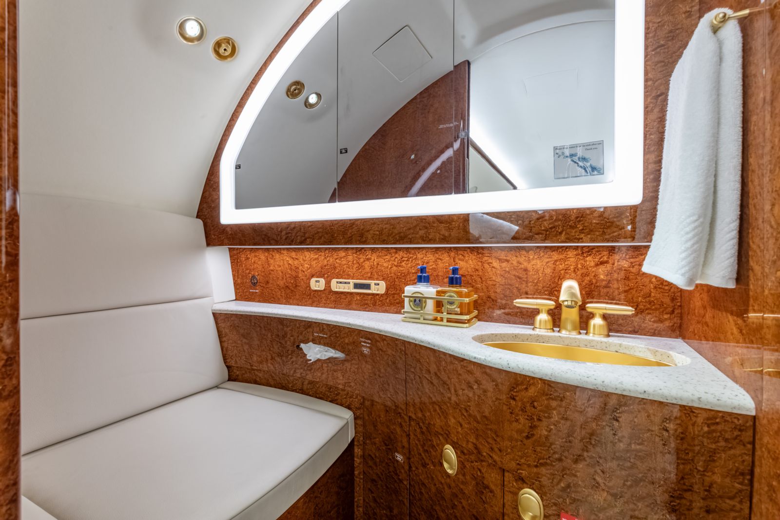 Gulfstream G200  S/N 136 for sale | gallery image: /userfiles/files/bfp_4032.jpg