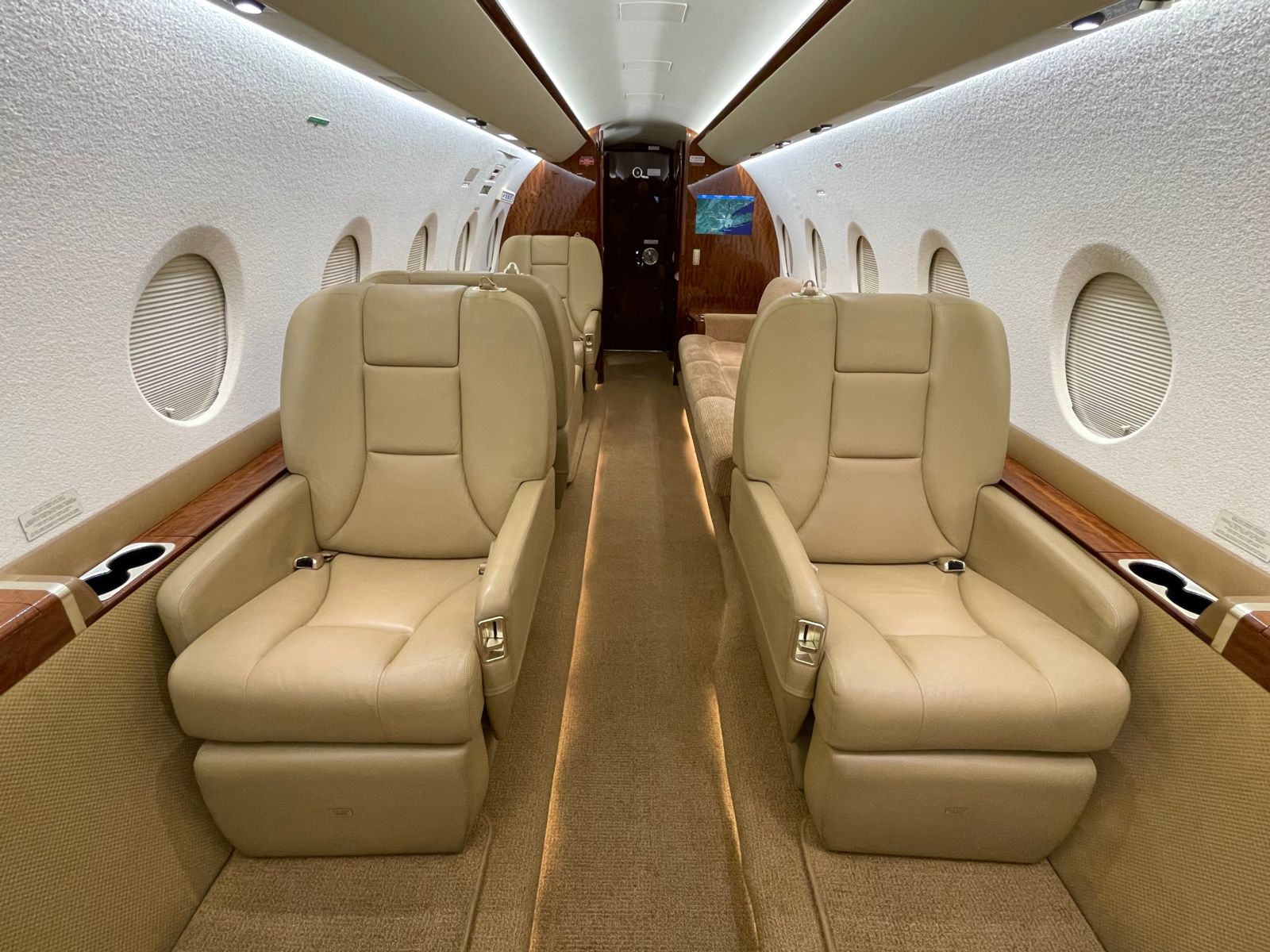 Gulfstream G280  S/N 2018 for sale | gallery image: /userfiles/files/img_4534.jpg