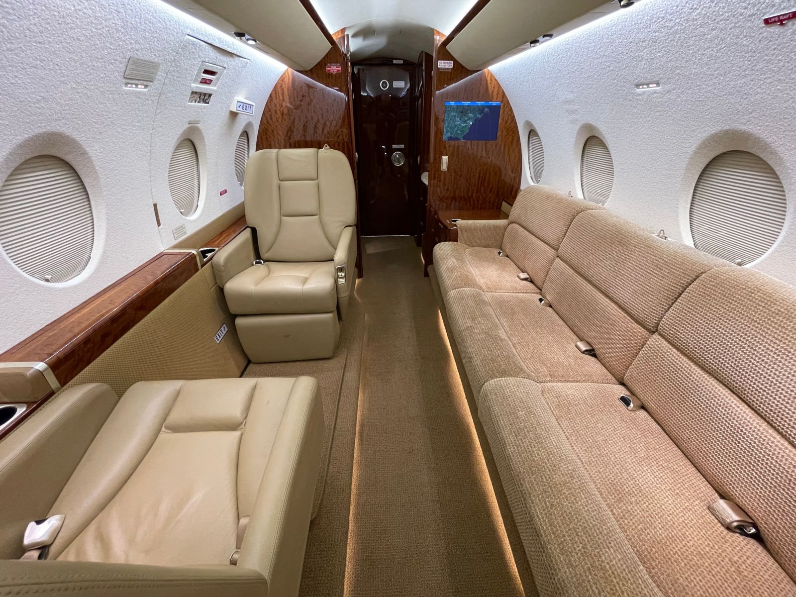 Gulfstream G280  S/N 2018 for sale | gallery image: /userfiles/files/img_4542.jpg