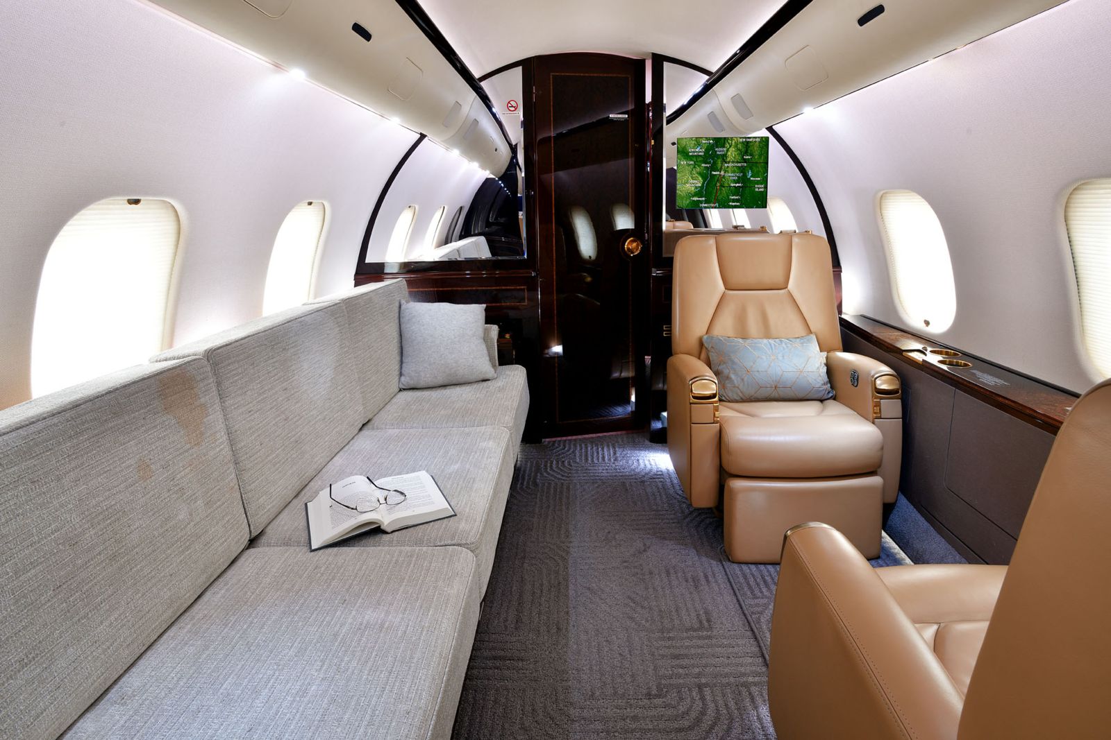 Bombardier Global 5000  S/N 9192 for sale | gallery image: /userfiles/files/int9a_072.jpg