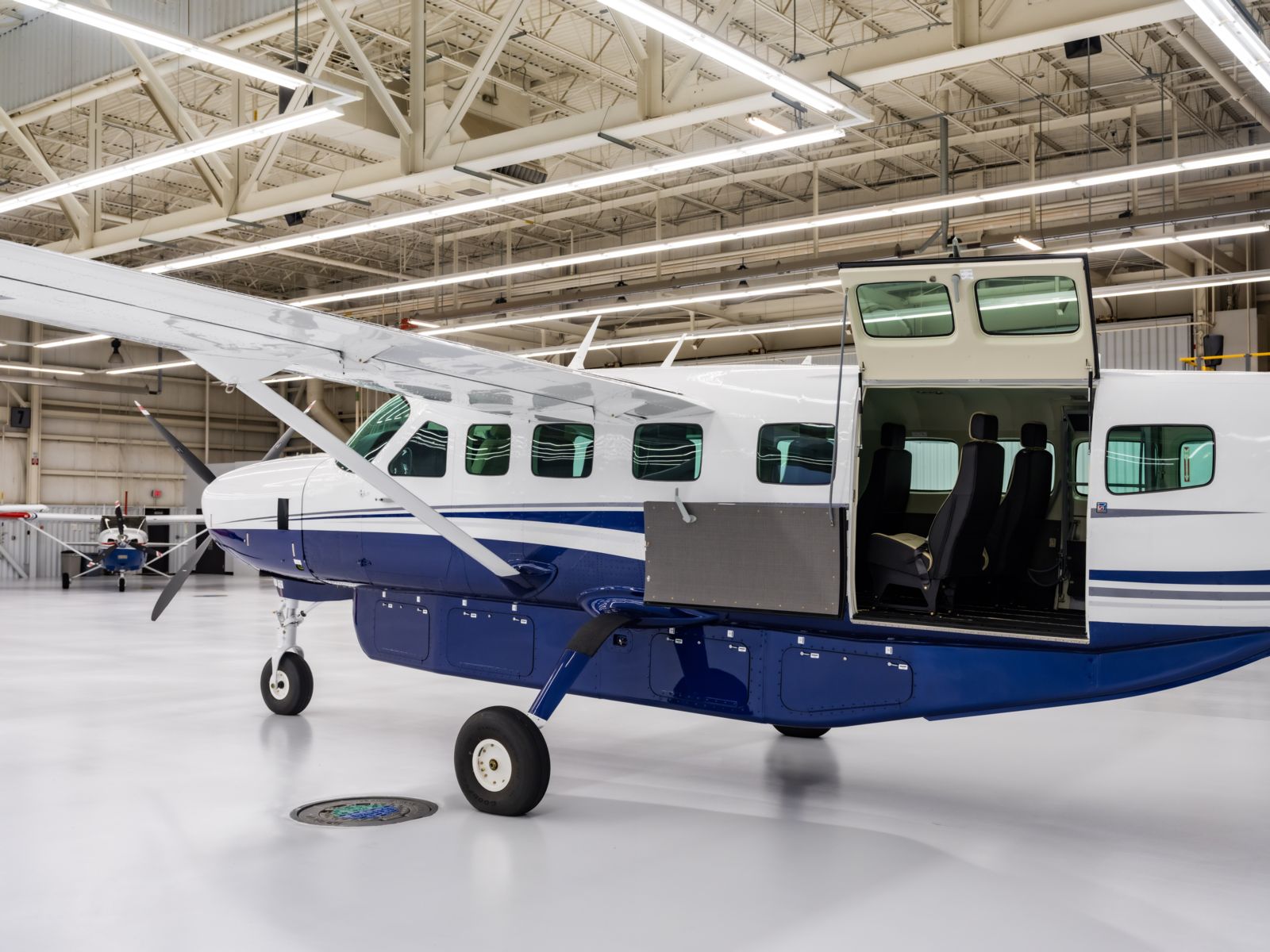 Cessna/Textron Caravan 208B  S/N 208B5907 for sale | gallery image: /userfiles/files/specifications/Grand%20Caravan/5907/dlzf_0020.jpg