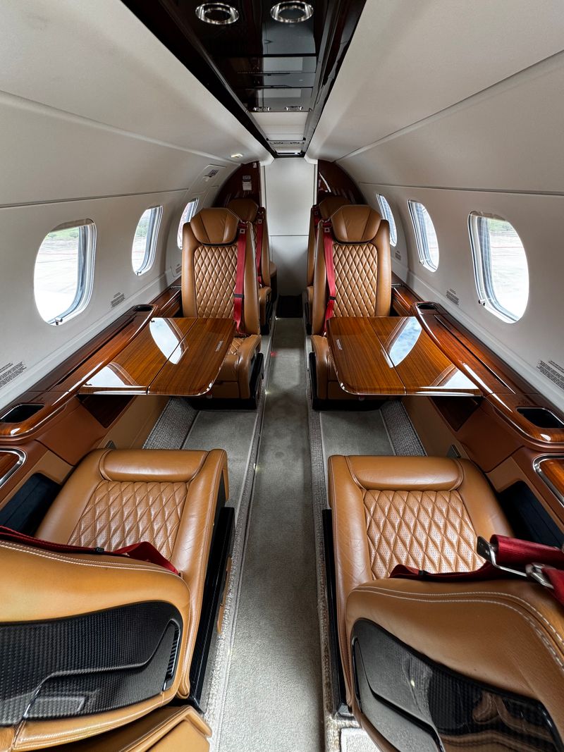 Embraer Phenom 300-300E  S/N 50500458 for sale | gallery image: /userfiles/files/specifications/Phenom%20300/l8xte2AA.jpg
