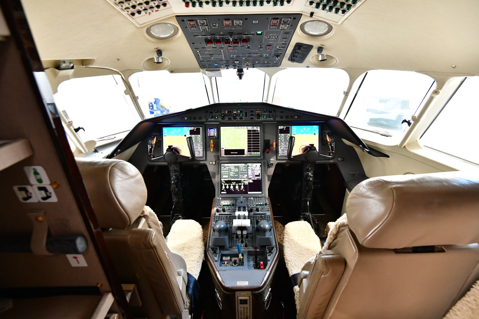 Dassault Falcon 2000DX  S/N 601 for sale | gallery image: /userfiles/images/601/images%207-3-2024%20085.jpg