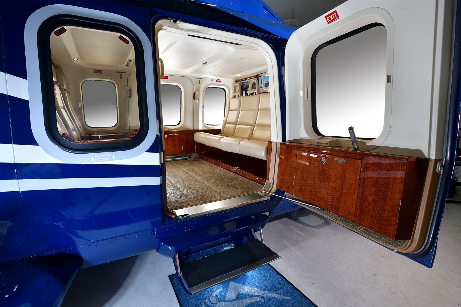 Agusta AW139  S/N 41364 for sale | gallery image: /userfiles/images/AW139/AW139%20sn%2041364/int1b_300.jpg