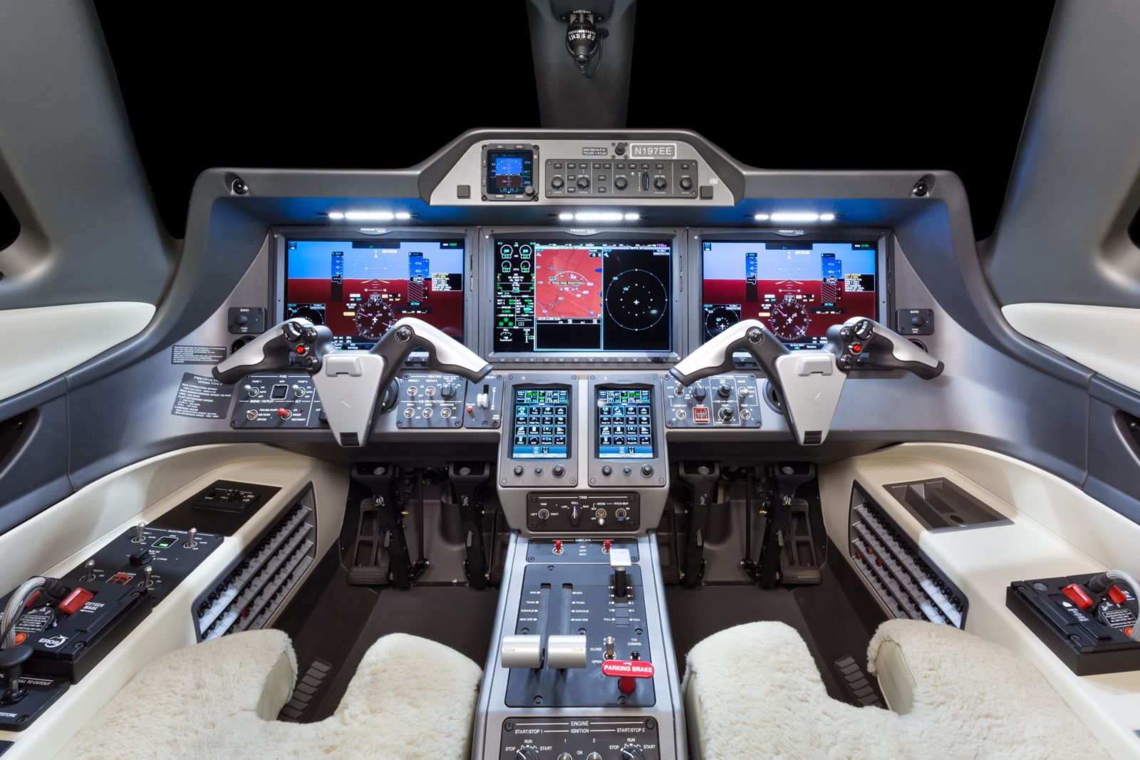 Embraer Phenom 100  S/N 50000397 for sale | gallery image: /userfiles/images/P100_sn397/cockpit.jpg
