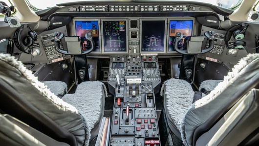 Bombardier CL 300  S/N 20035 for sale | gallery image: /userfiles/images/aircraft-listing/CL300_sn20035/flight%20deck.jpg