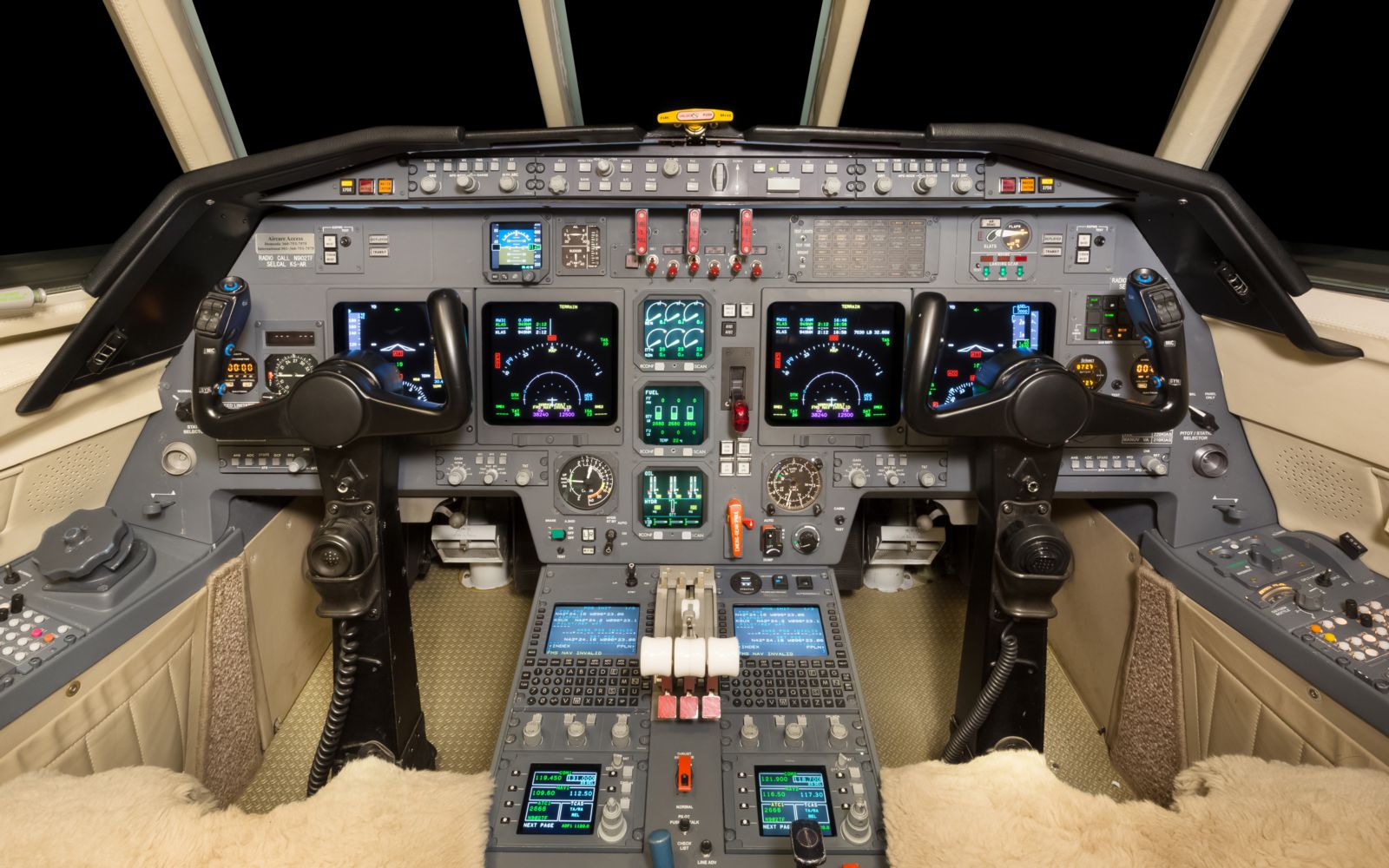 Dassault Falcon 50EX  S/N 303 for sale | gallery image: /userfiles/images/aircraft-listing/F50EX_sn303/cockpit.jpg