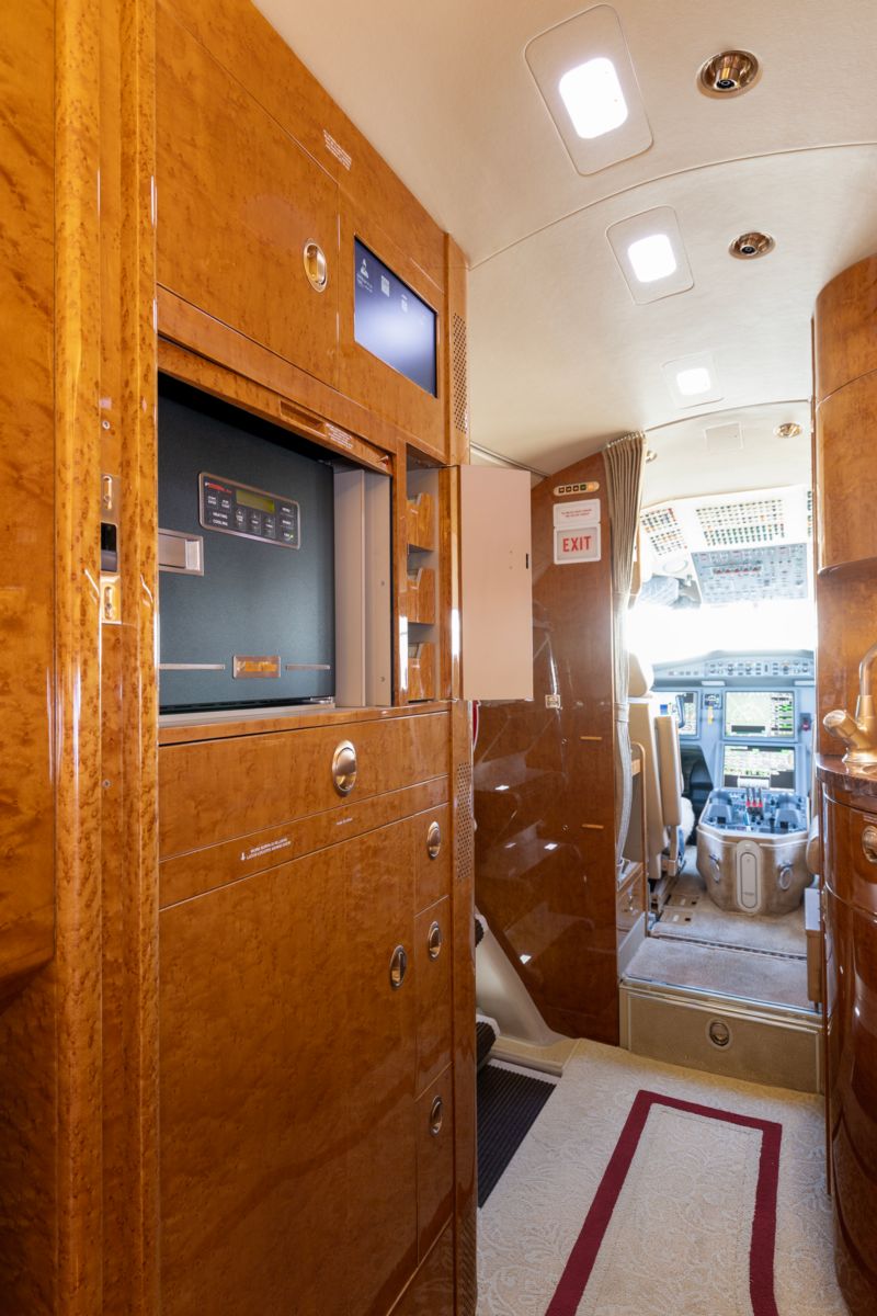 Dassault Falcon 900LX  S/N 251 for sale | gallery image: /userfiles/images/aircraft-listing/_aircraft/F900LX_SN_251/n311ja_06.jpeg