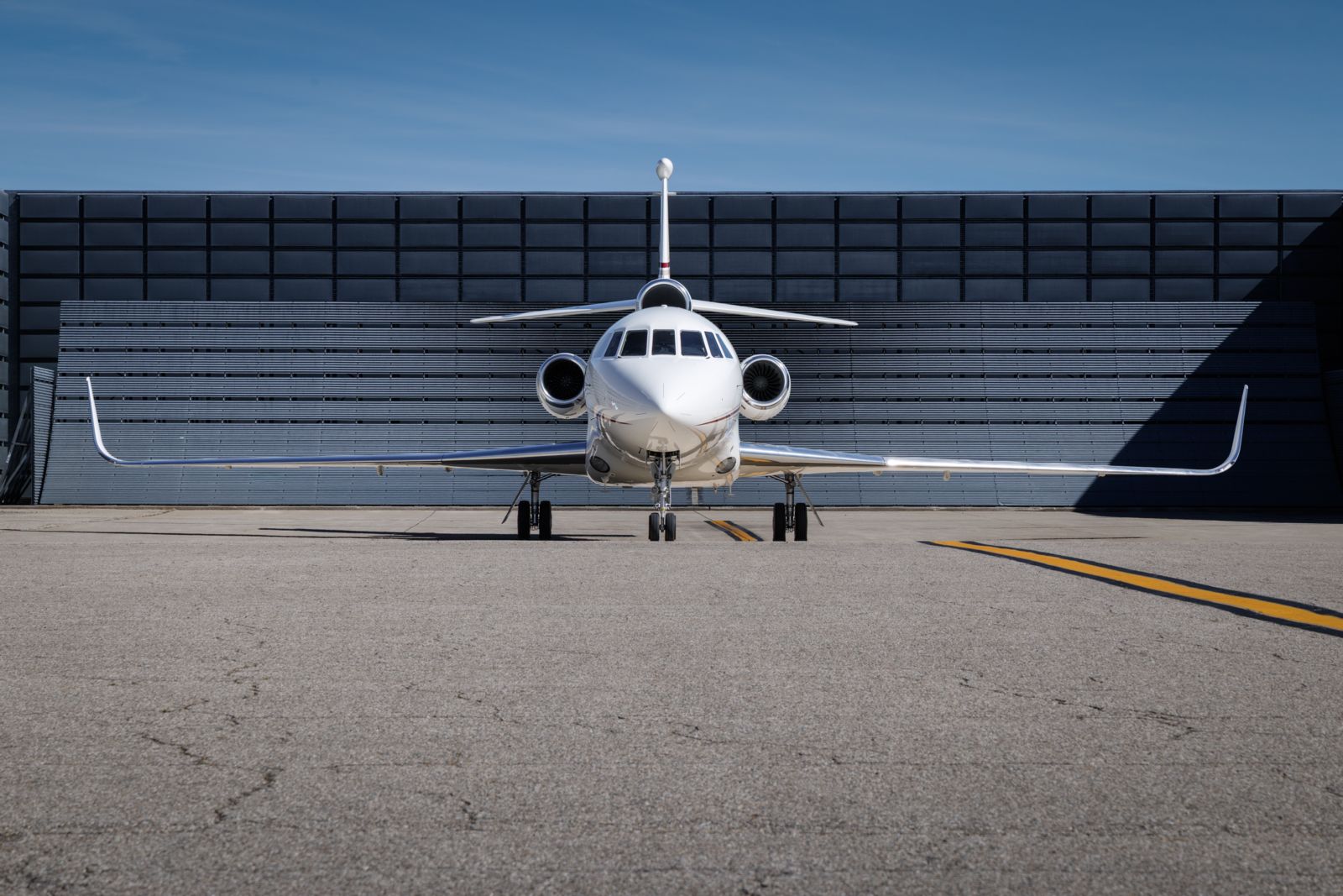 Dassault Falcon 900LX  S/N 251 for sale | gallery image: /userfiles/images/aircraft-listing/_aircraft/F900LX_SN_251/n311ja_finals-31.jpg